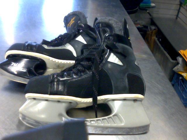 Bauer taille 9 patin glace