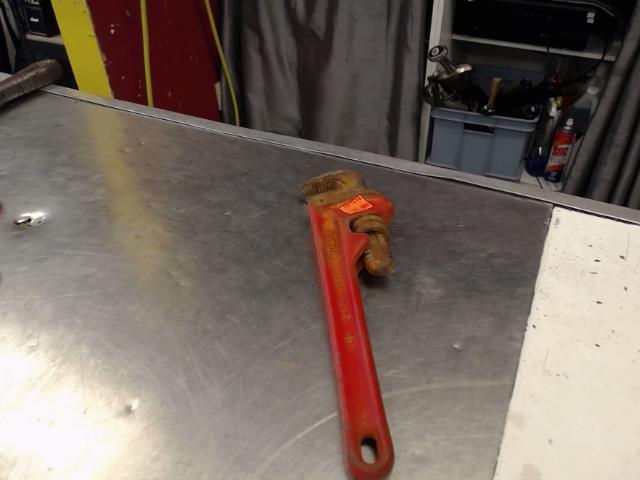 Pipe wrench 10