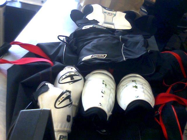 Equipement joueur hockey enfan