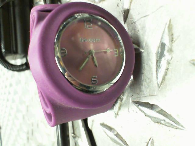 Montre mauve