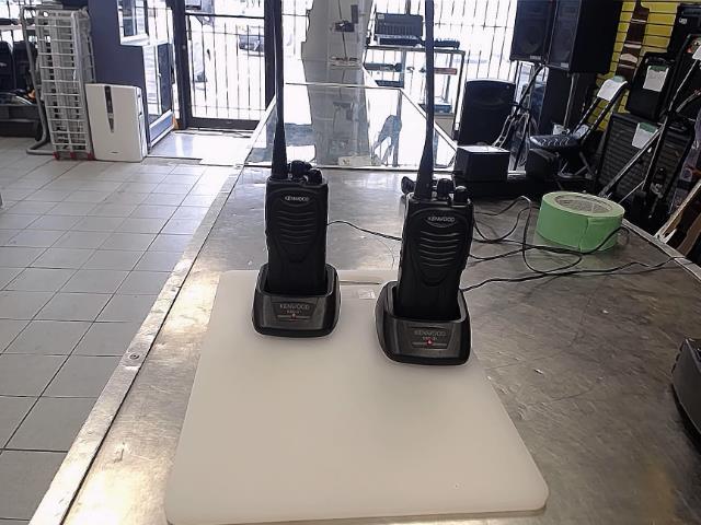 Lot de 2 walkytalky + chargeur