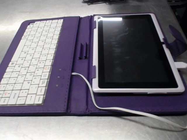 Quad core a33 dans etuit mauve