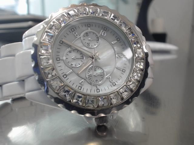 Montre blanche chrono femme