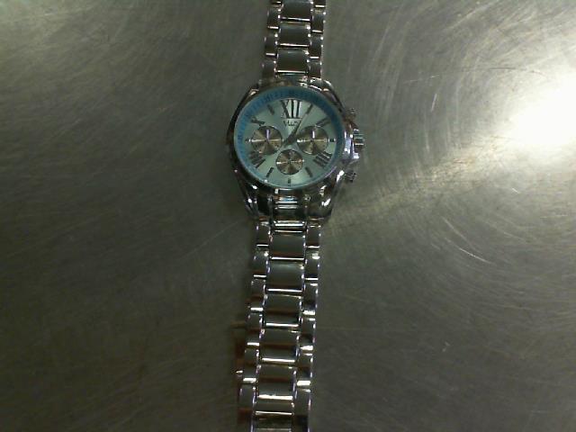 Montre fond feretti bleu ciel