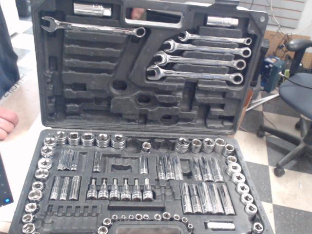 Socket set incomplete