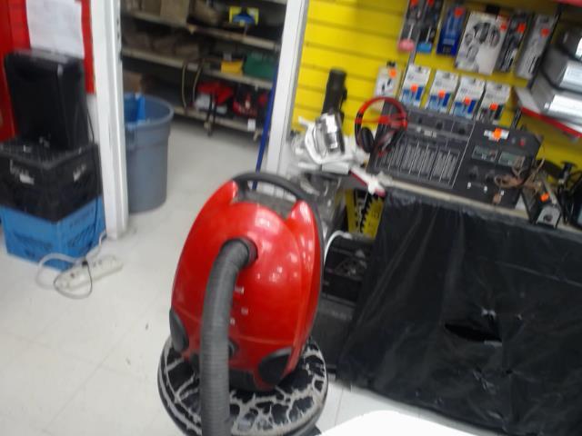 Aspirateur rouge