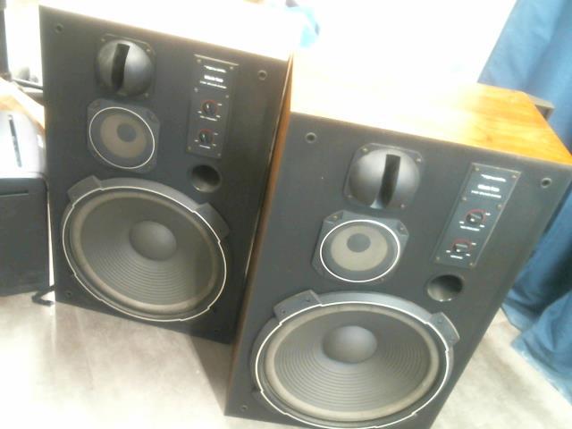 Deux speaker 8 ohms 160w max