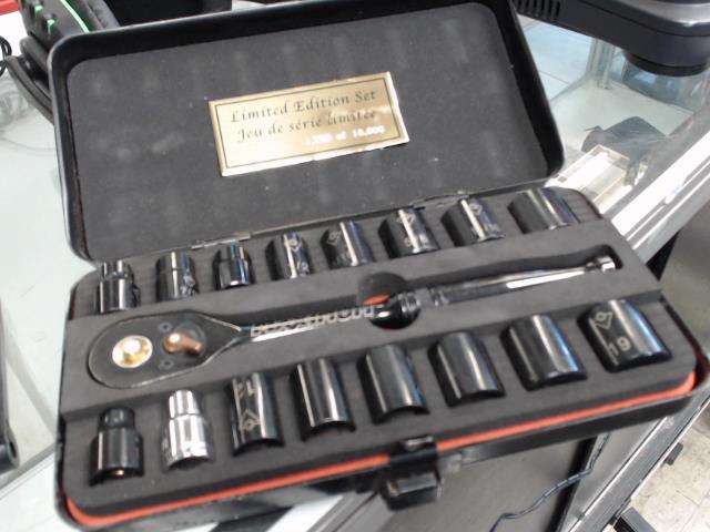 Num* 1723/15000 ratchet set