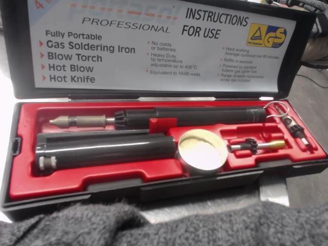 Gas soldering iron