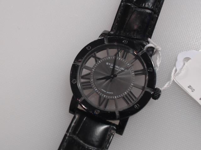 Montre noire bracelet cuir