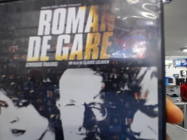 Roman de gare (crossed tracks)