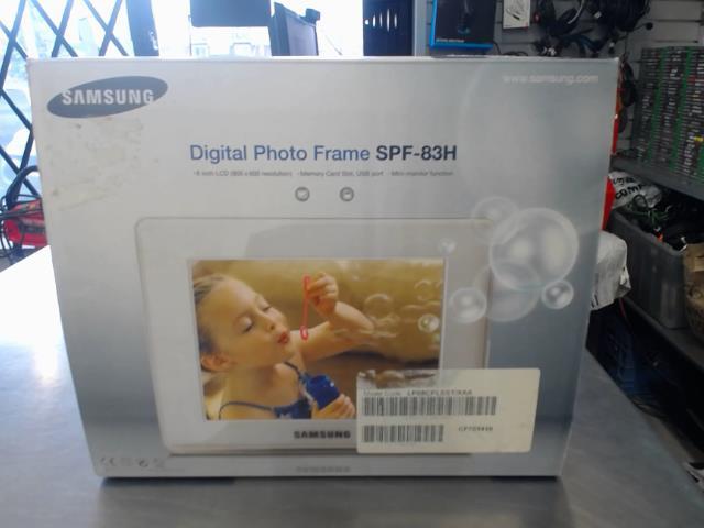 Digital photo frame