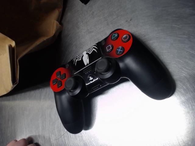 Manette de ps4 avec decal spyderman