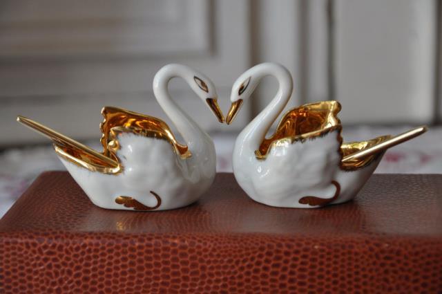 Vintage porcelaine sugar swan set