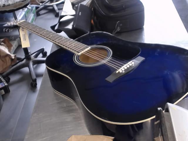 Guitar acoustic noir pas de case