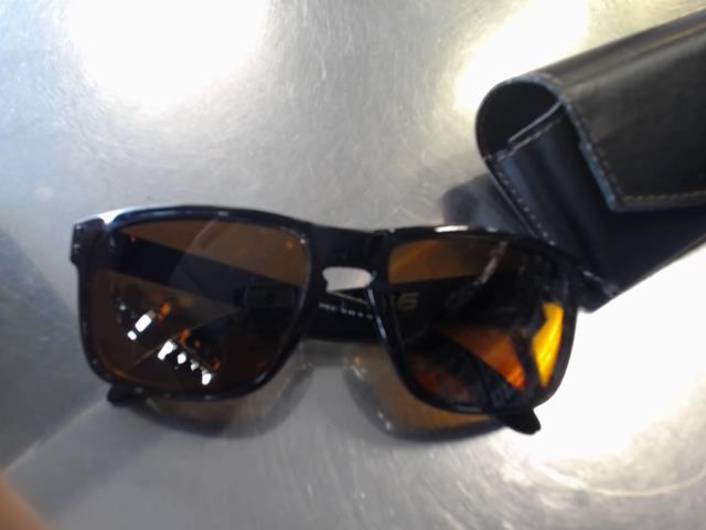 Lunettes fumes oakley +case