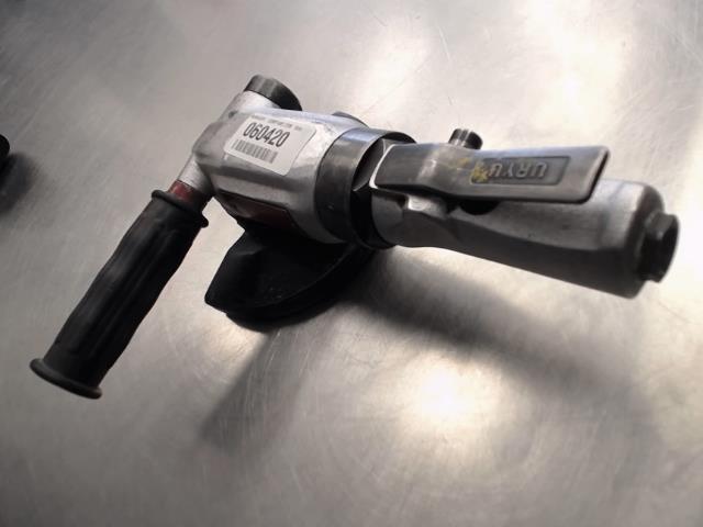 Pneumatic angle grinder