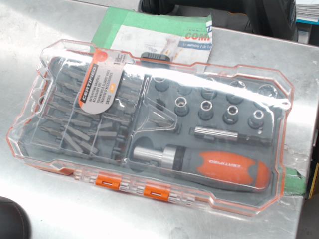 Ratcheting driver & accessory set