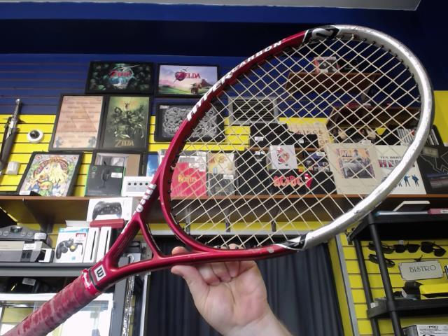 Raquette de tennis rouge