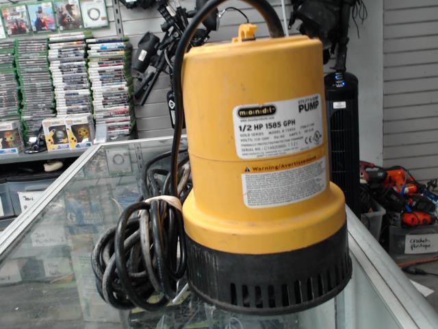 Utility& sump pump dans sac noir