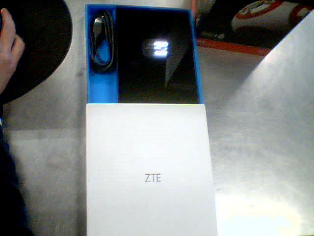 Tablette +boite+charge zte