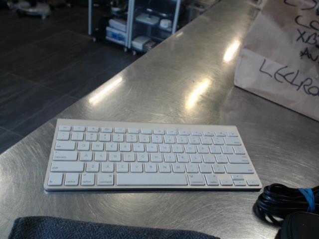 Apple wirless keyboard