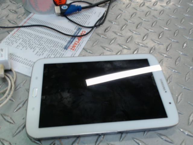 Tablette samsung blanc + chargeur 16gb