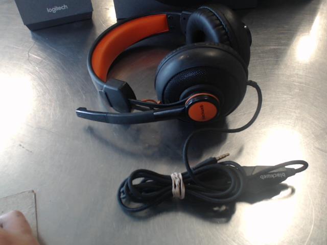 couteur gamer orange et noir