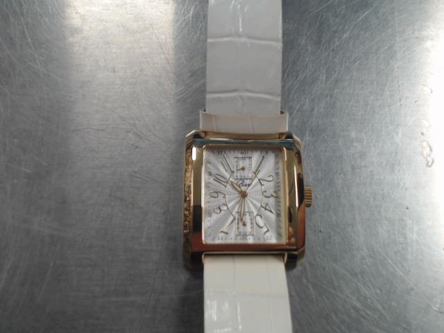 Montre poignet blanc