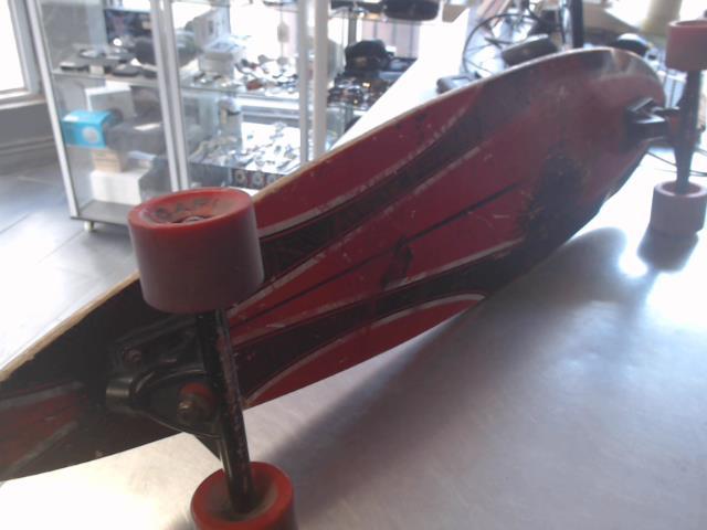 Longboard surf rouge