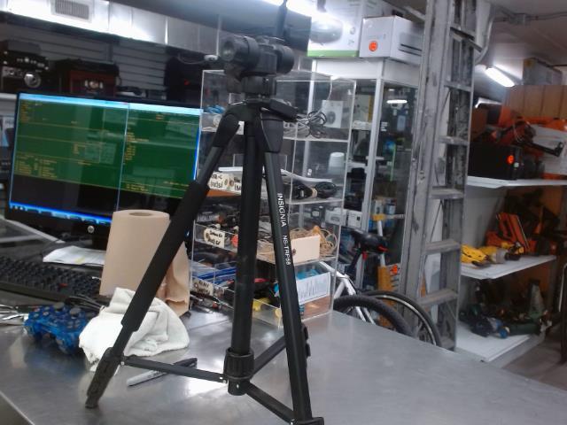 Insignia tripod