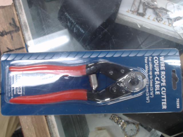 Wire rope cutter