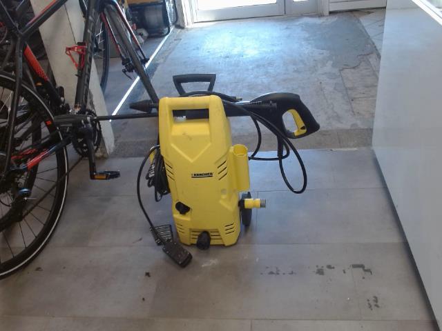 Pressur washer jaune