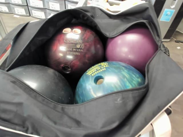 Boules de bowling dans sac de sport