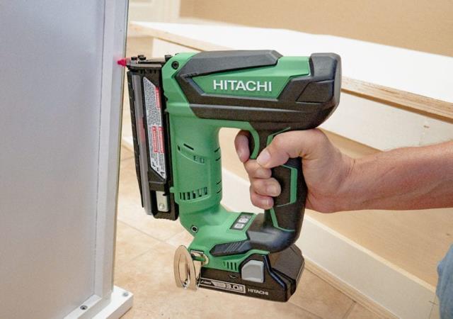 Cordless pin nailer