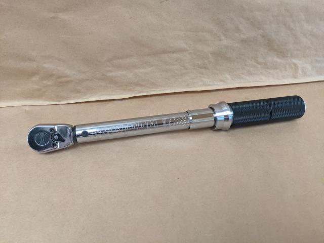 Torque wrench dans box