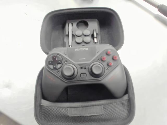 Manette astro pro dans sa caisse