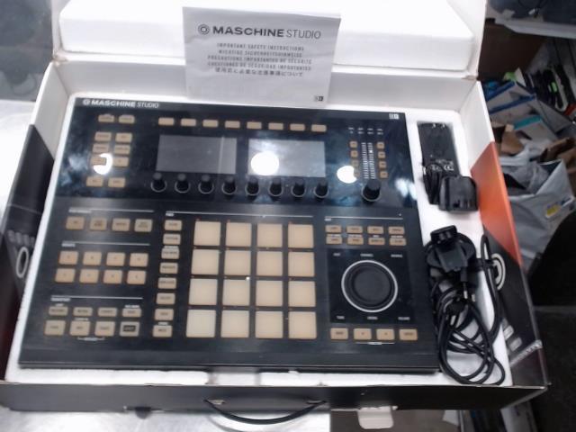 Maschine studio native instrument +boite