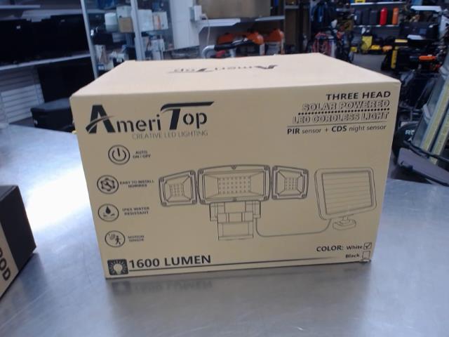 3 head solar powered head 1600 lumen