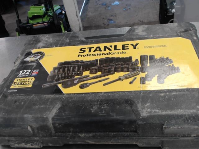 Stanley coffre 122 pcs