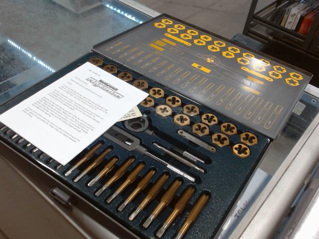 Kit 46pc tap&die set