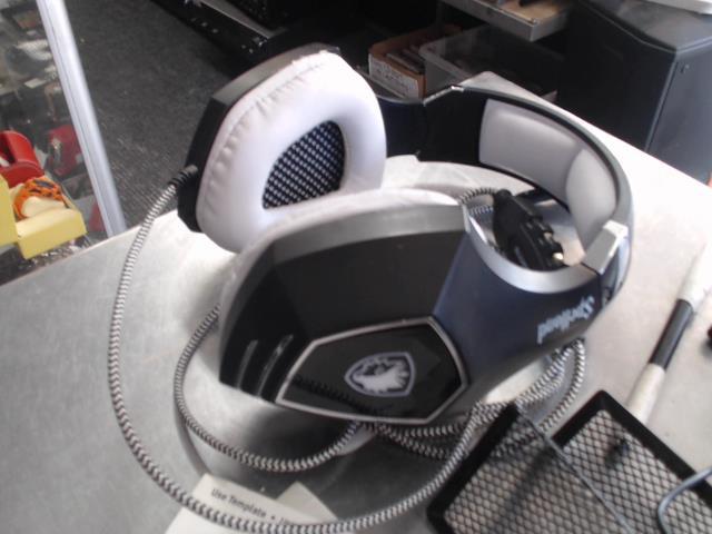 Casque gaming noir et blanc