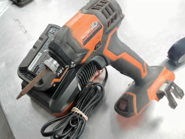 Impact drill + bat + chargeur