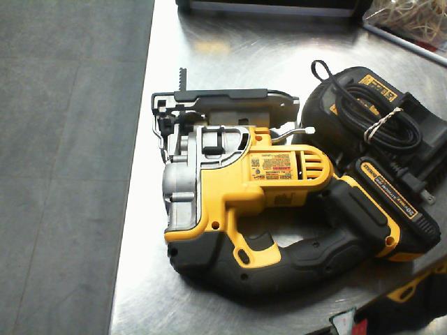 Cordeless scie dewalt + batt + chrg