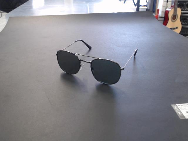 Lunette style aviator dark black