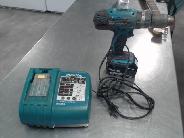 Drill avec chargeur et 4 batteries