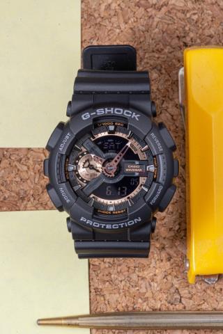 Montre gshock noire golden good