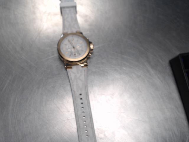 Montre homma blanc et or