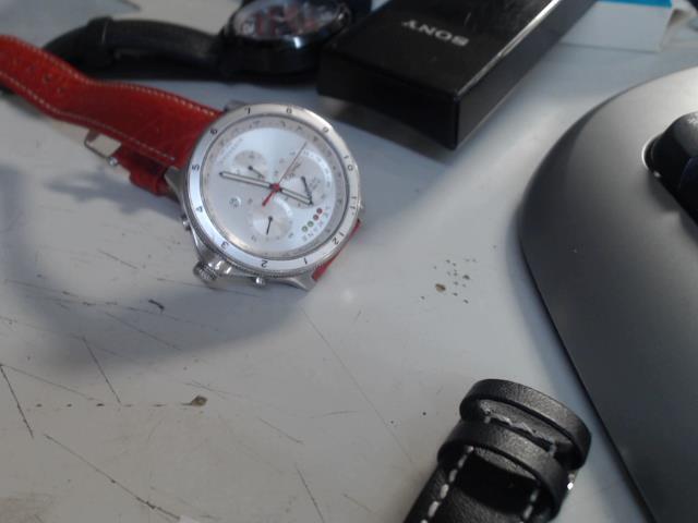 Montre bracelet rouge