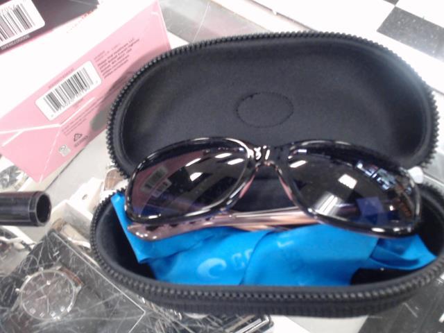 Lunettes dans case noir